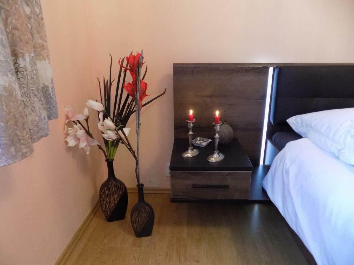 Landhaus Florian Apartment Rovensko pod Troskami Екстериор снимка