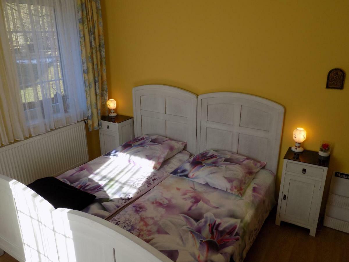 Landhaus Florian Apartment Rovensko pod Troskami Екстериор снимка